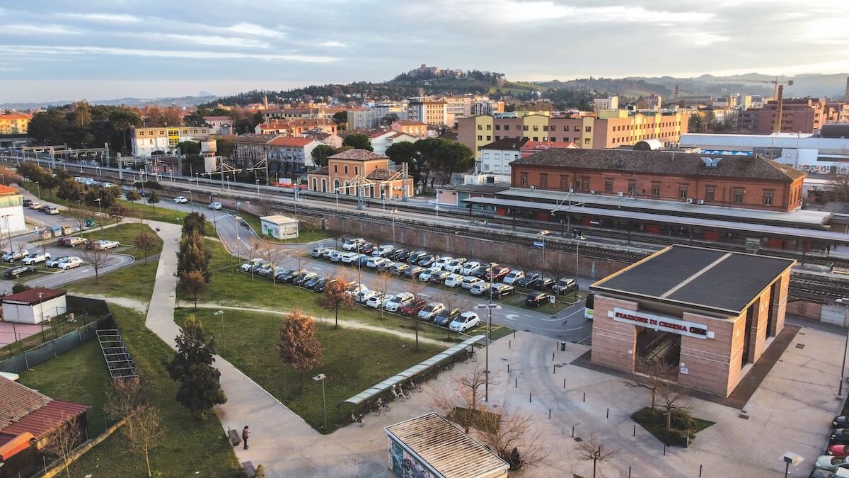 Nuovi progetti nella zona stazione di Cesena, raccontati dal sindaco Enzo Lattuca. Leggi di più sul progetto per la zona stazione di Cesena - Cesena IN Magazine 01/22