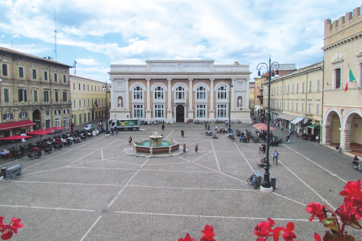Piazza del Popolo di Pesaro, la fontana