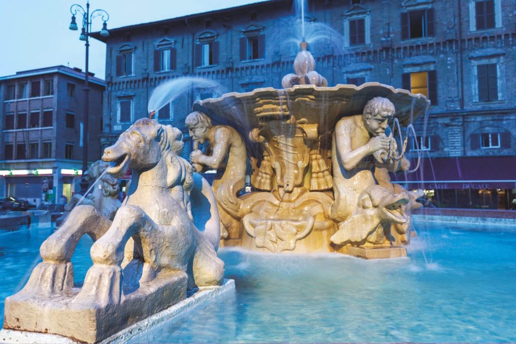 Piazza del Popolo di Pesaro, la fontana