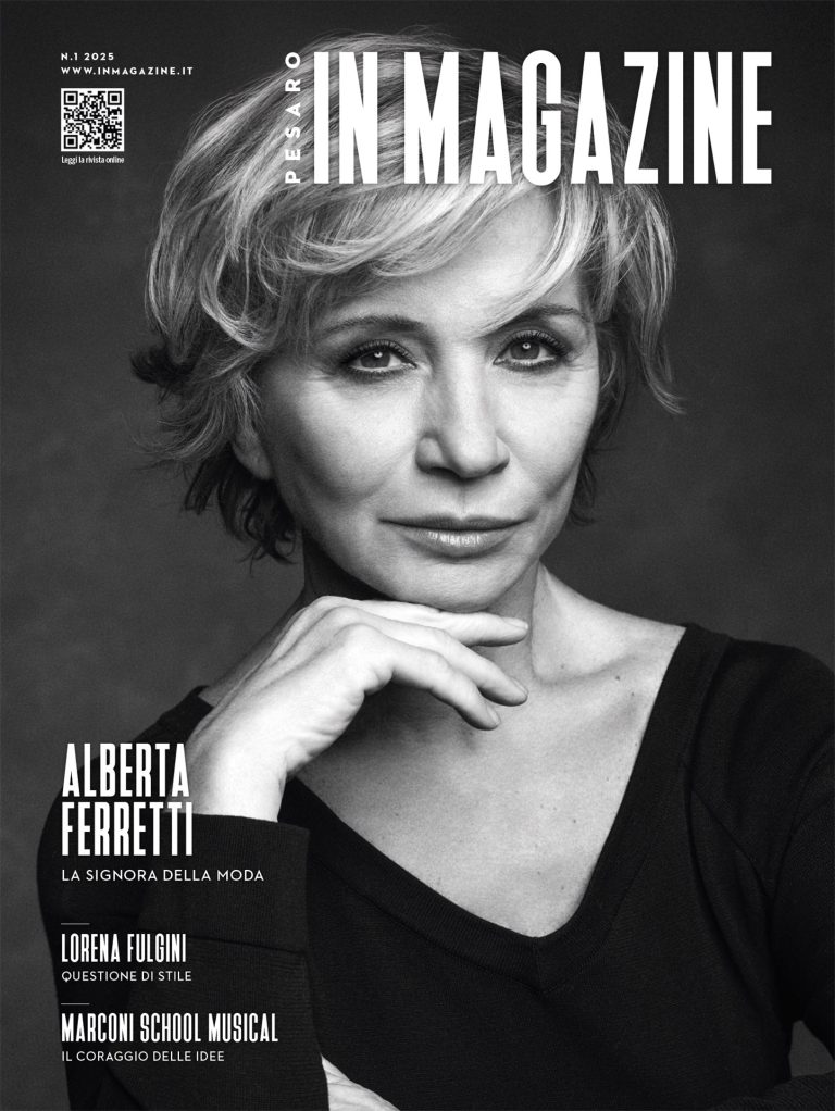Alberta Ferretti in copertina di Pesaro IN Magazine 1/2025