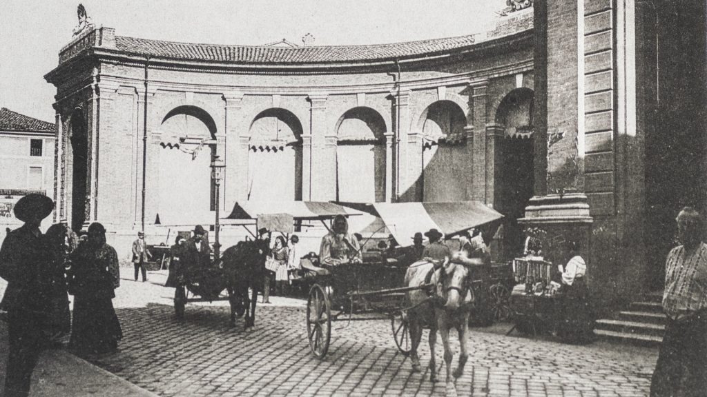 Via IV Novembre, l'antica strada di Ravenna