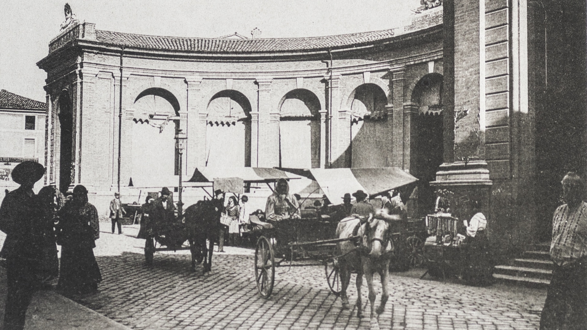 Via IV Novembre, l'antica strada di Ravenna